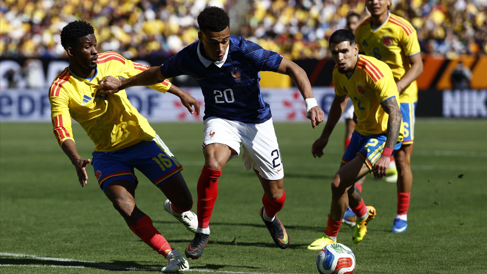 Suarez e Rios titulares, França ganha