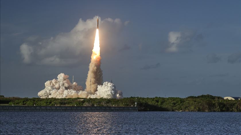 54 anos depois, há humanos a caminho da Lua: missão Artemis II da NASA já foi lançada