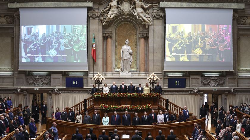 50 anos depois a Constituição ainda divide. “Processo contra-revolucionário” em curso e o voto contra “corajoso”