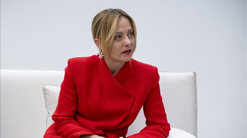 Meloni critica circulação de imagens falsas geradas por IA