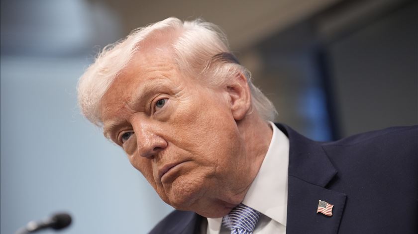 Trump acusa Irão de quebrar acordo no Estreito de Ormuz Trump acusa Irão de quebrar acordo no Estreito de Ormuz