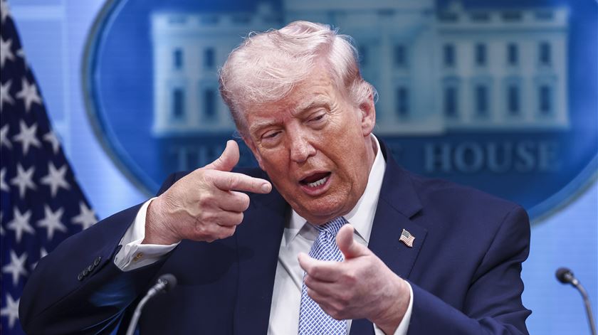 Irão. Trump aceita acordo de cessar-fogo por duas semanas