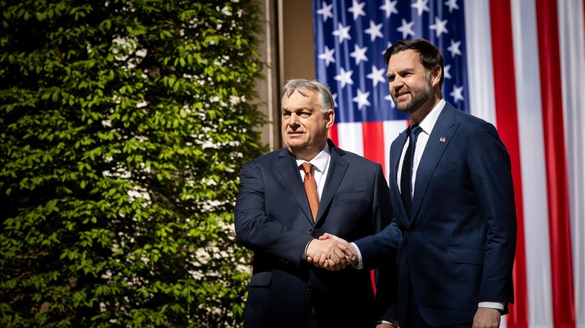 JD Vance acusa Bruxelas de interferência estrangeira nas eleições da Hungria