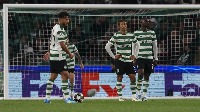 Golo ao cair do pano obriga Sporting a vencer em Londres