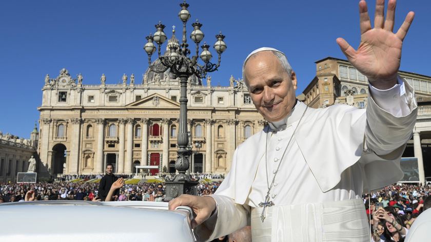 Papa. “Rezem o terço pelas minhas intenções: a comunhão na Igreja e a paz no mundo”
