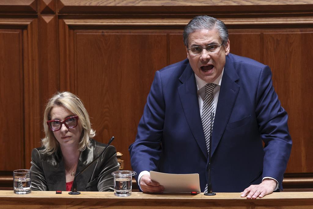 Governo recusa soluções “ilusórias” da oposição para dar resposta ao aumento do custo de vida