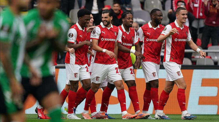 SC Braga pisca o olho à história esta noite com 2011 na lembrança