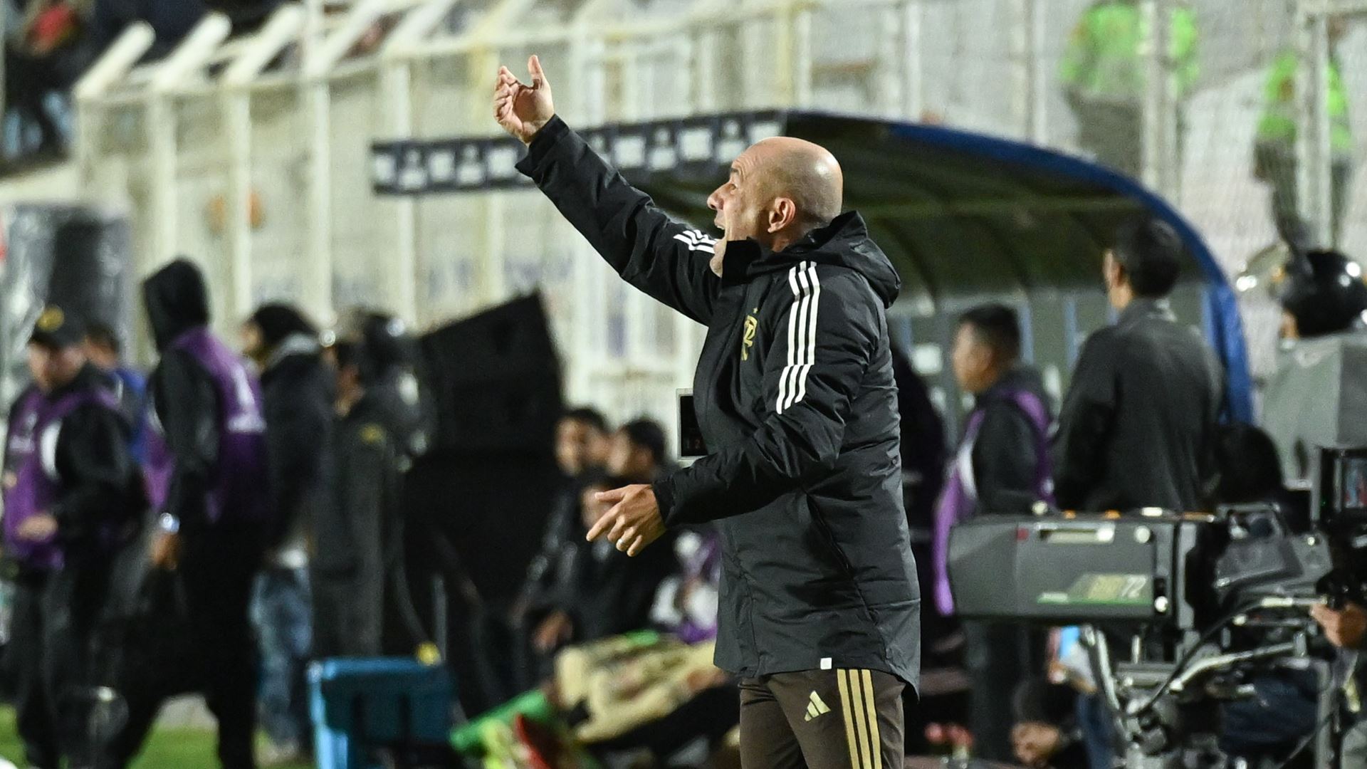 Jardim entra a vencer na Libertadores, Abel empata