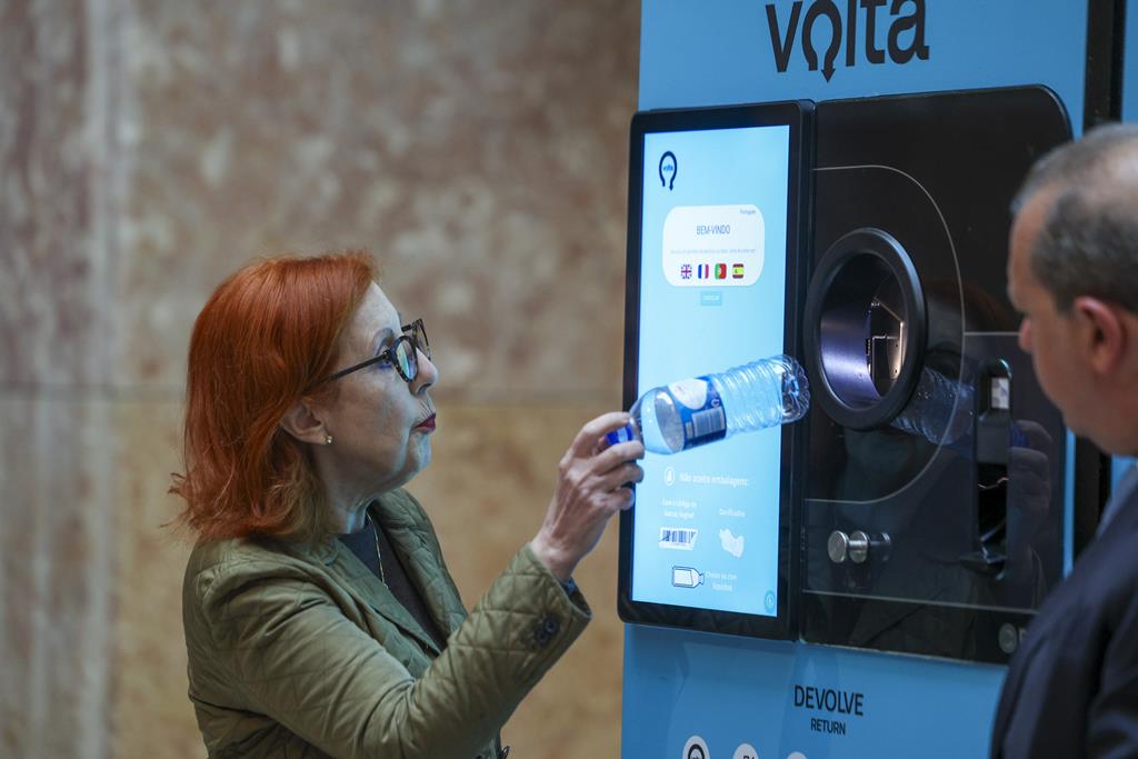 Lizbon'da Volta tartışması büyüyor: 500 milyon ambalaj toplandı, belediye sistemin kaldırılmasını istiyor
