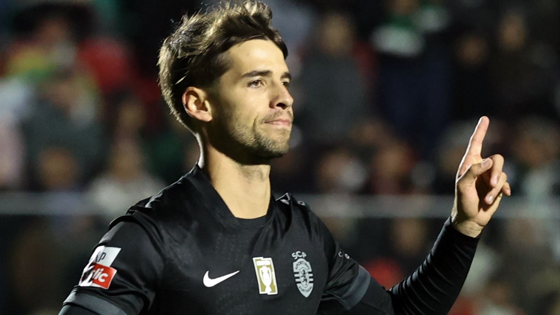 Sporting ganha a pensar no Arsenal e pressiona FC Porto