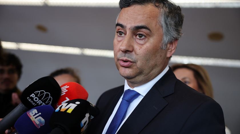 Ministro aponta para 2027 colocação de professores "todos os dias"