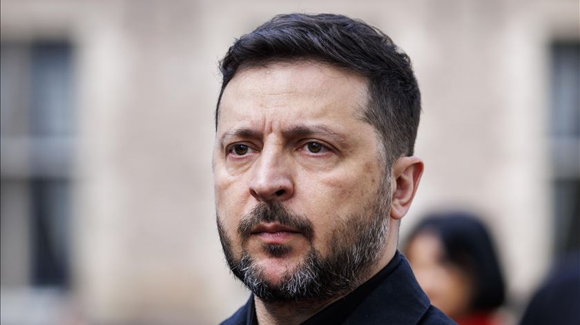 Zelensky decreta cessar-fogo na Ucrânia com início à meia-noite de 5 de maio