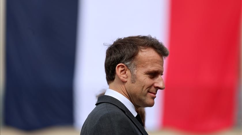 Macron defende proibição de acesso de menores às redes sociais