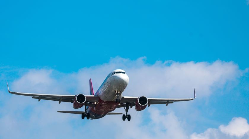 Irão. Bruxelas mapeia reservas de emergência de combustível de aviação Irão. Bruxelas mapeia reservas de emergência de combustível de aviação