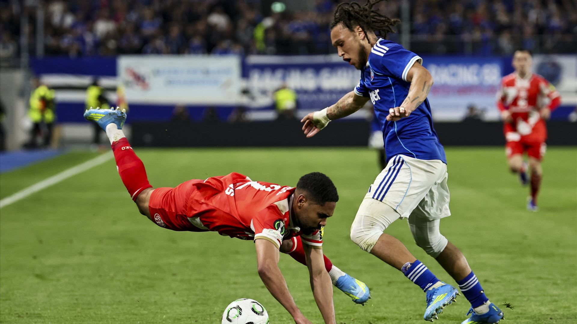 Estrasburgo passa com reviravolta