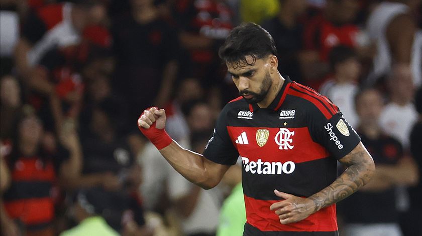 Flamengo de Jardim vence e supera arranque de Filipe Luís. "Não gosto de comparações"