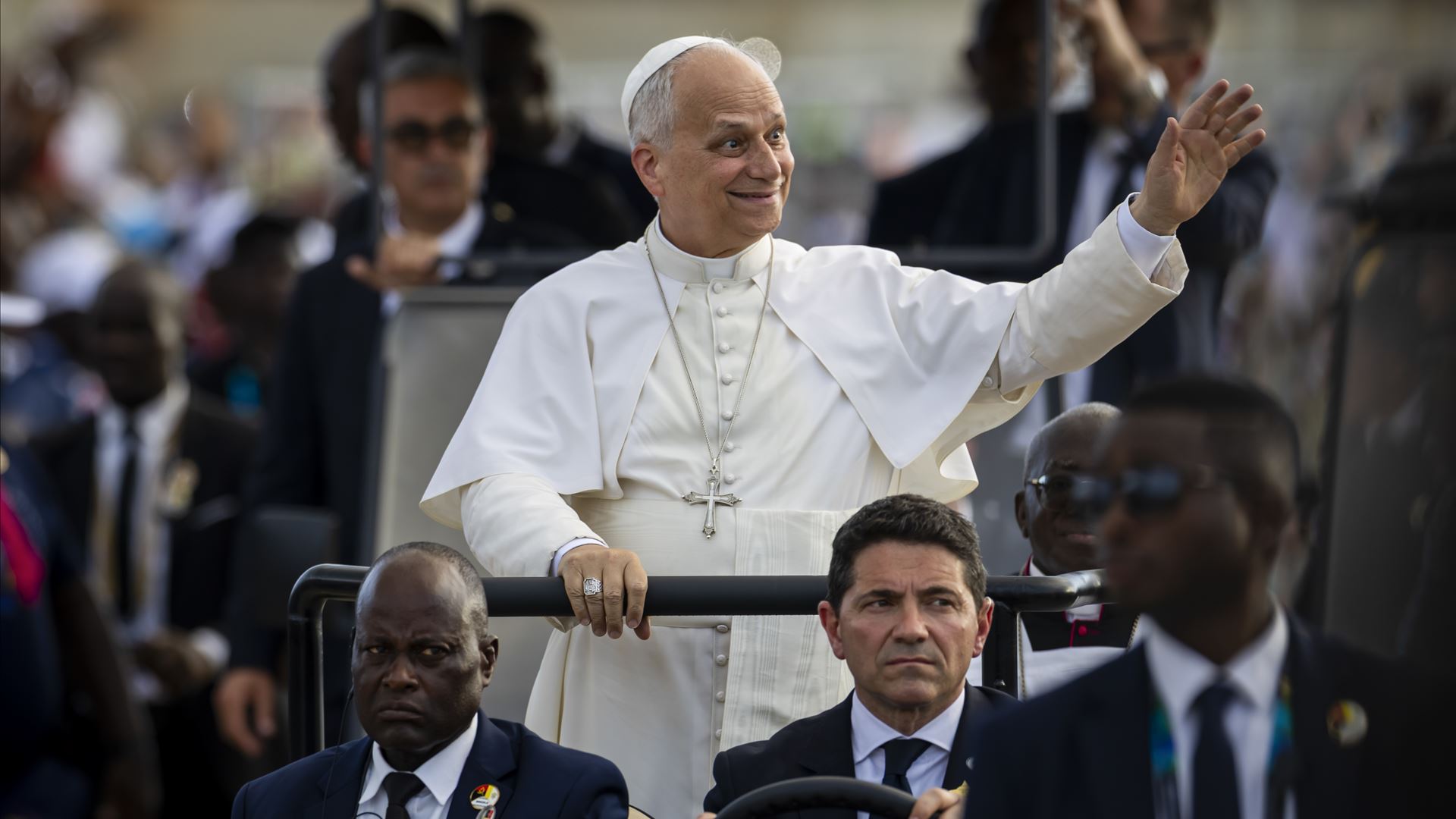 Papa no Santuário de Mama Muxima: “É o amor que deve triunfar, não a guerra”