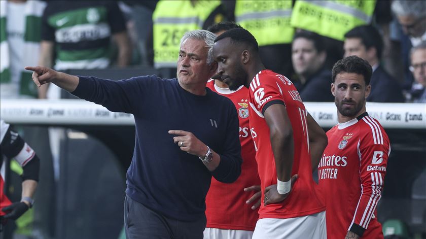 Mourinho: "O Sporting foi Sporting, joga muito. O Benfica fez, estrategicamente, um jogo fantástico"