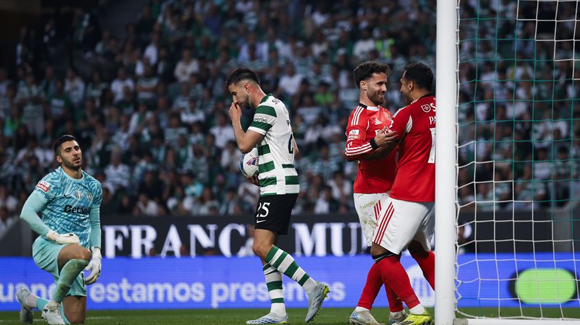 Depois da hora, Rafa meteu o golo: Benfica bate Sporting no dérbi e (para já) está em segundo lugar