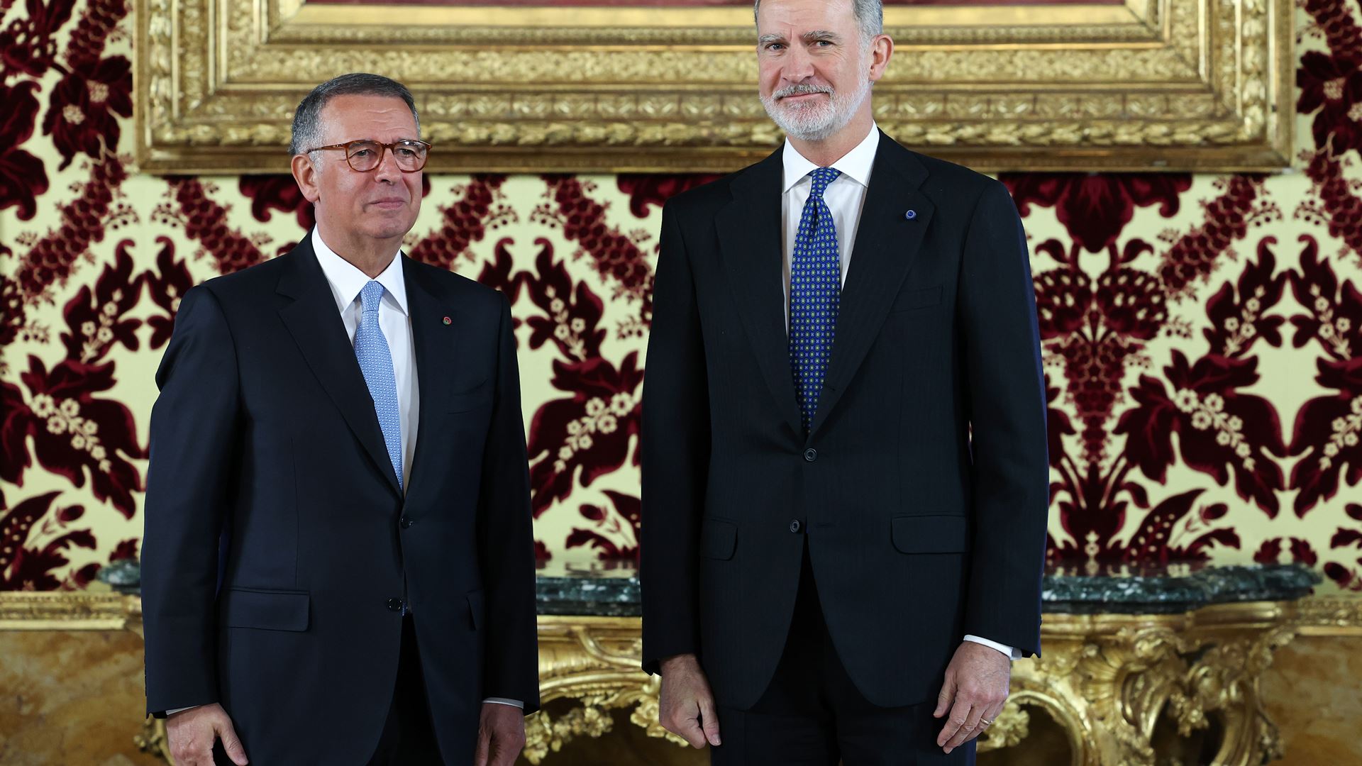 Seguro e Felipe VI em reunião de hora e meia no Palácio Real. PR conversa em português com Rei de Espanha