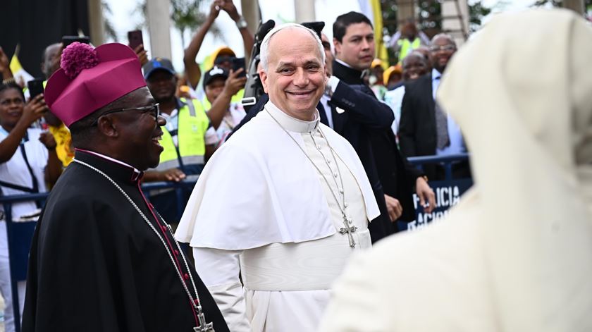 Reveja o encontro do Papa Leão XIV com jovens e famílias no Estádio de Bata