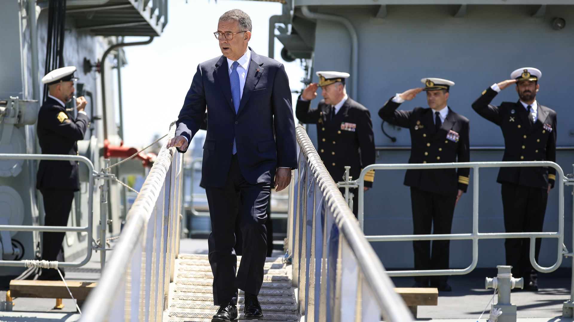 Seguro chegou de lancha ao Alfeite para primeira visita à Marinha