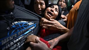 Fotografia do ano do World Press Photo retrata família equatoriana separada pelo ICE