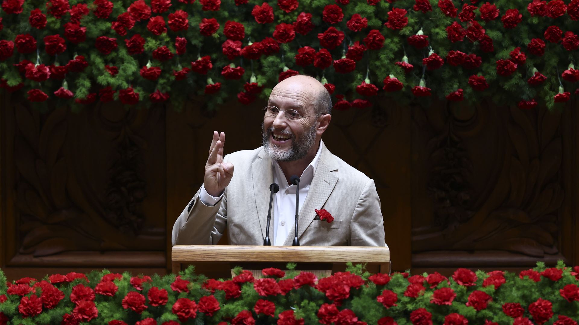 Rui Tavares acusa André Ventura de citar Adolf Hitler e mito nazi na sessão solene