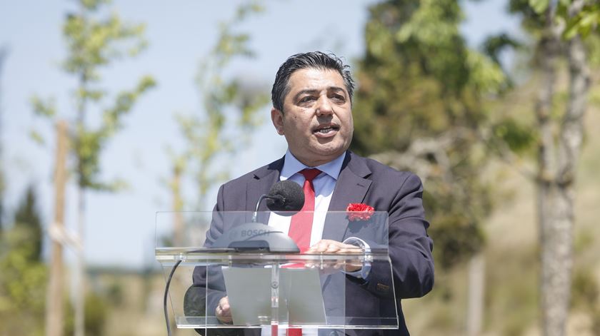 Presidente da Câmara da Amadora constituído arguido na Operação Imergente