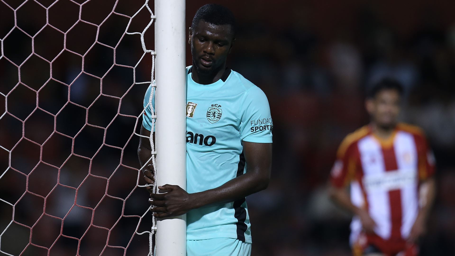 Sporting esbarra nas Aves e cai para terceiro