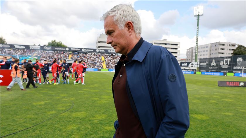 Mourinho: "Este jogo diz muita coisa sobre o campeonato. Parabéns ao FC Porto por ser um justo campeão"