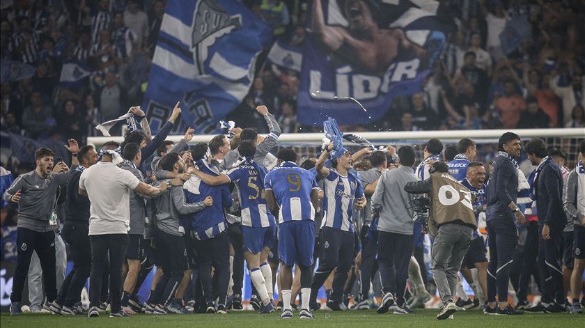 "Lutámos como uma equipa". Jogadores do FC Porto festejam título "merecido"