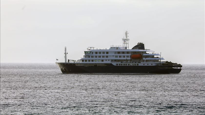 DGS acompanha surto de hantavírus em navio que classifica de "baixo risco" para Portugal