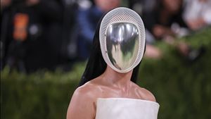 Máscaras, bolhas de sabão e a Virgem de Fátima. Os 27 melhores looks da Met Gala