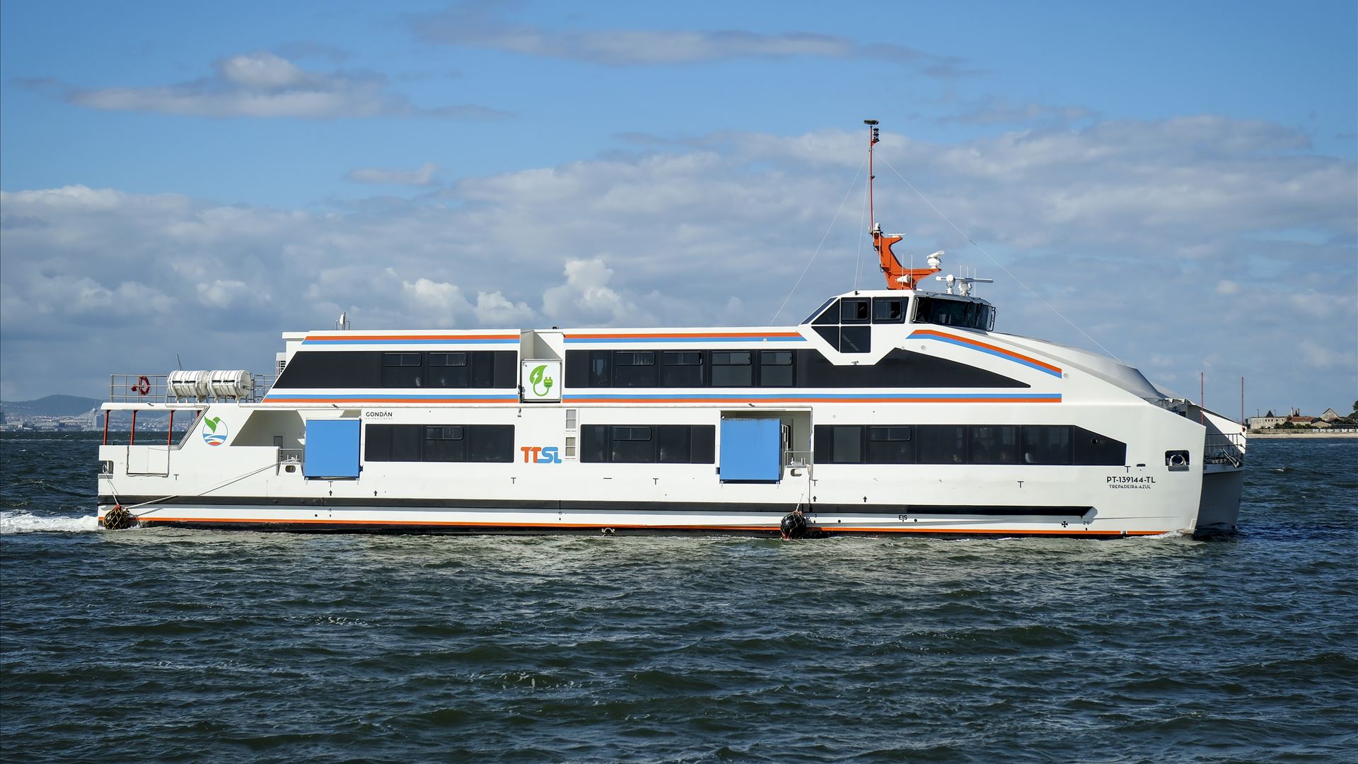 Transporte de veículos na ligação fluvial da Trafaria retomado na segunda-feira