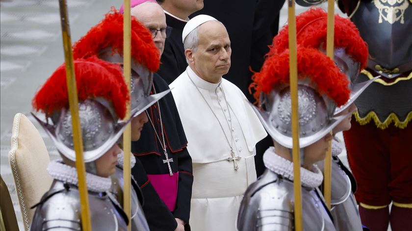 Novos guardas suíços prestam juramento no Vaticano
