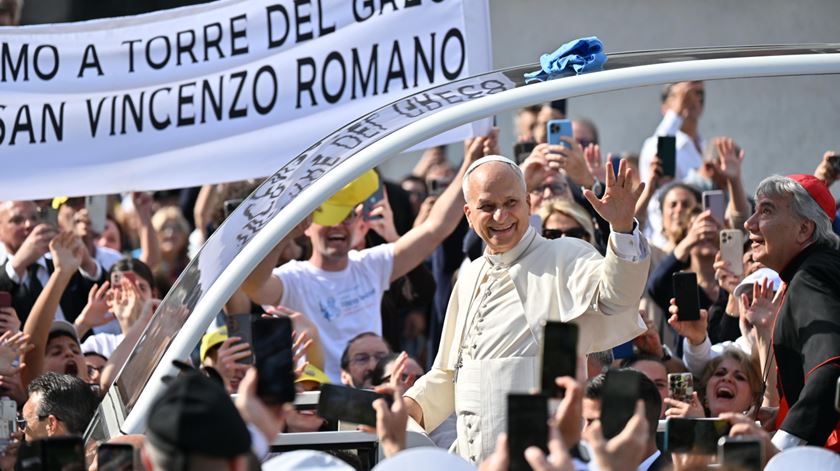 Papa na cidade da Camorra elogia "o profundo coração de Nápoles" que acolhe migrantes e refugiados