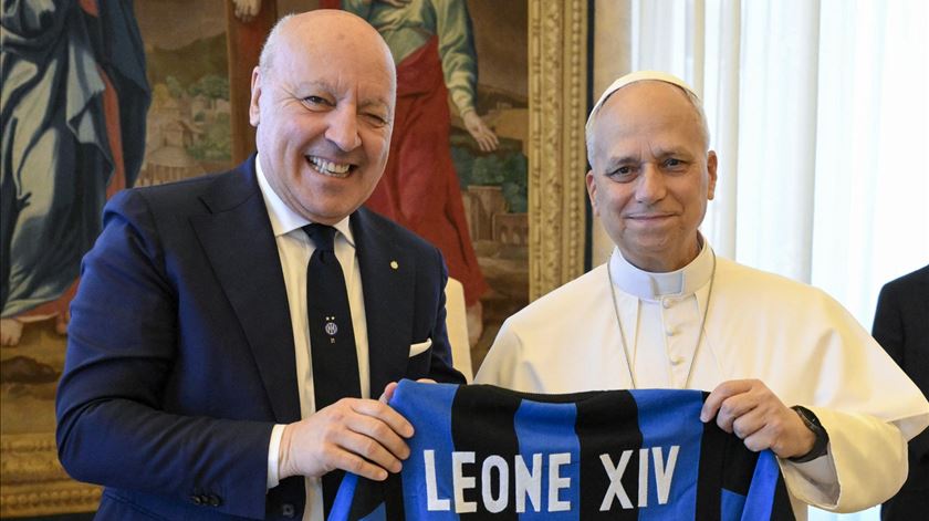 Papa recebeu camisola dos jogadores campeões do Inter de Milão
