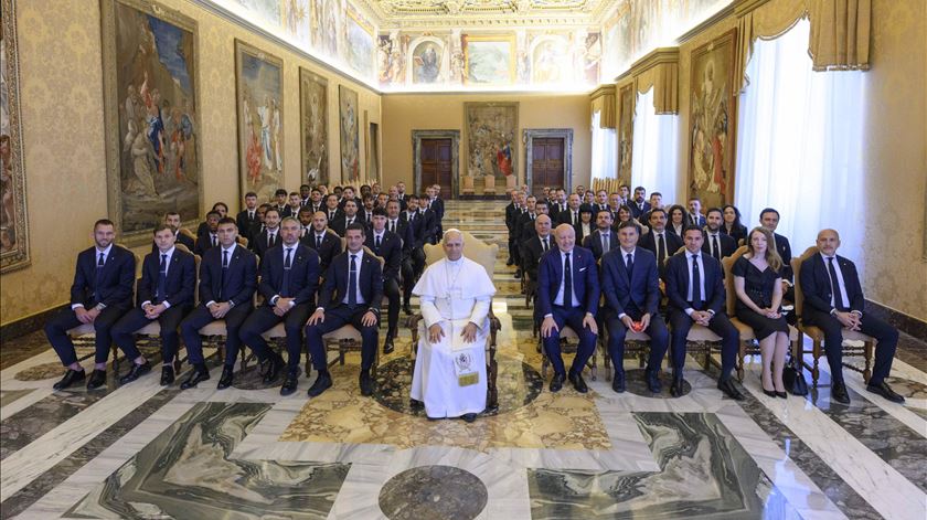 Papa Leão XIV encontra-se com plantel do Inter de Milão, que venceu a Serie A desta época Foto: Vatican Media Handout/EPA Papa Leão XIV encontra-se com plantel do Inter de Milão, que venceu a Serie A desta época Foto: Vatican Media Handout/EPA