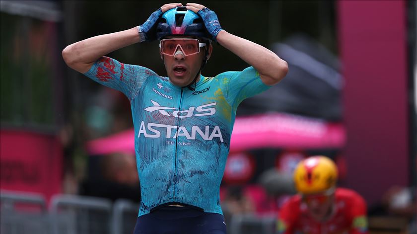 Guillermo Thomas Silva vence etapa e é o novo líder do Giro