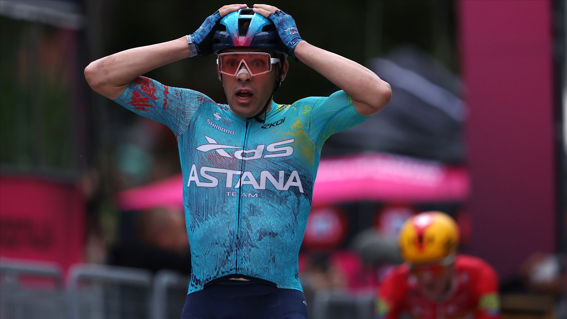 Guillermo Thomas Silva vence etapa e é o novo líder do Giro