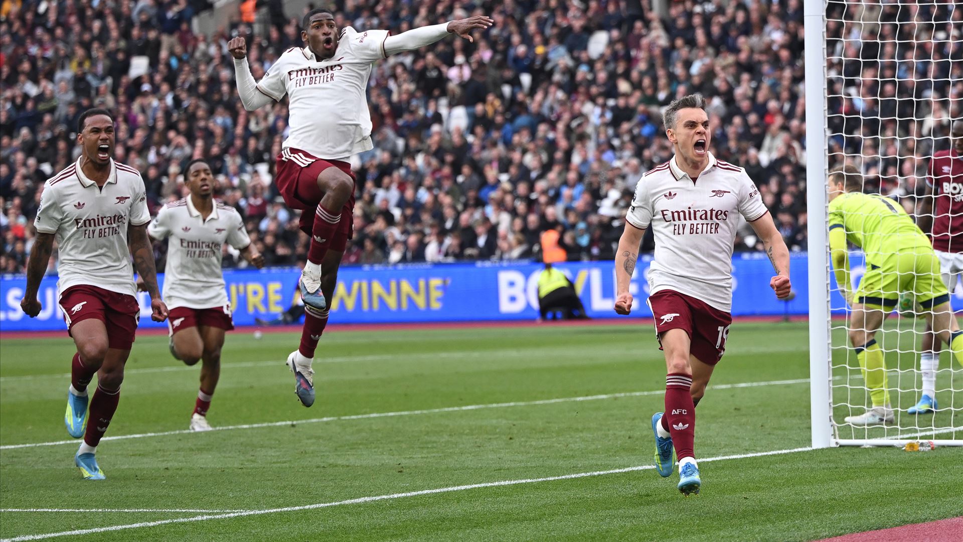 Arsenal ganha e está cada vez mais perto do título