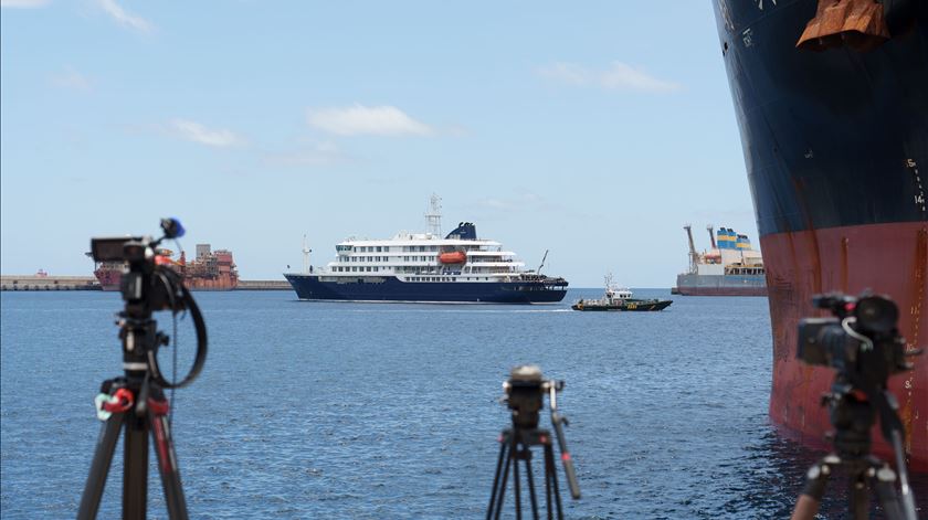 OMS confirma sete casos de hantavírus em navio de cruzeiro
