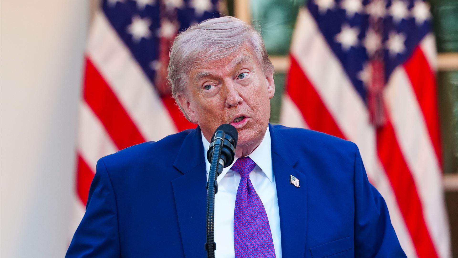 Trump quer suspender impostos sobre combustíveis nos EUA