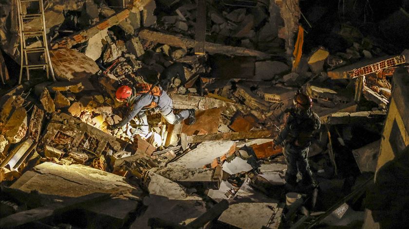 Explosão destrói casas e provoca pelo menos um morto em São Paulo