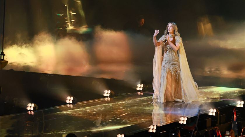 Delta Goodrem, da Austrália, no Festival Eurovisão 2026. Foto: Hannibal Hanschke/EPA