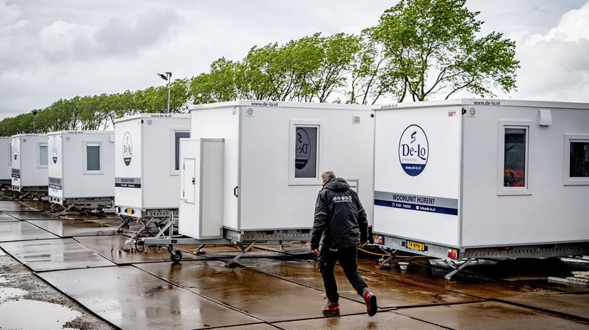 Quarentena de hantavírus com chuveiro e wi-fi. Como são as cabines em Roterdão?