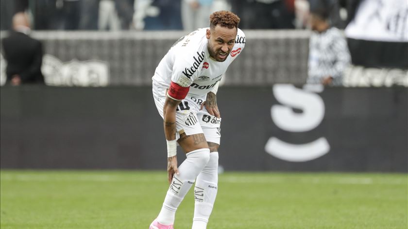 Neymar é substituído por engano na véspera da convocatória para o Mundial