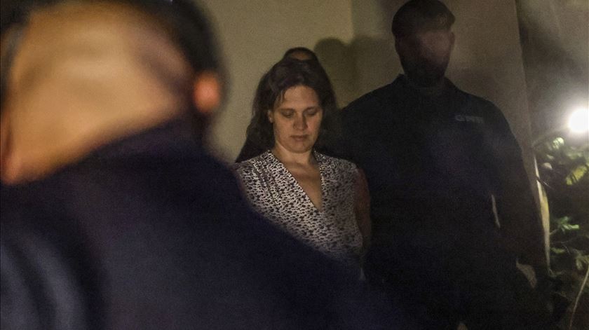 Mãe de crianças abandonadas em Alcácer continua presa em Portugal Mãe de crianças abandonadas em Alcácer continua presa em Portugal