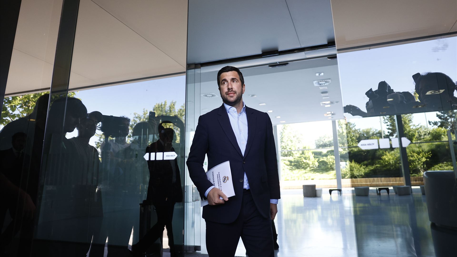 Real Madrid pede a Riquelme para abandonar zona da votação